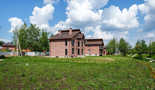 Дом на берегу в п. Вешки