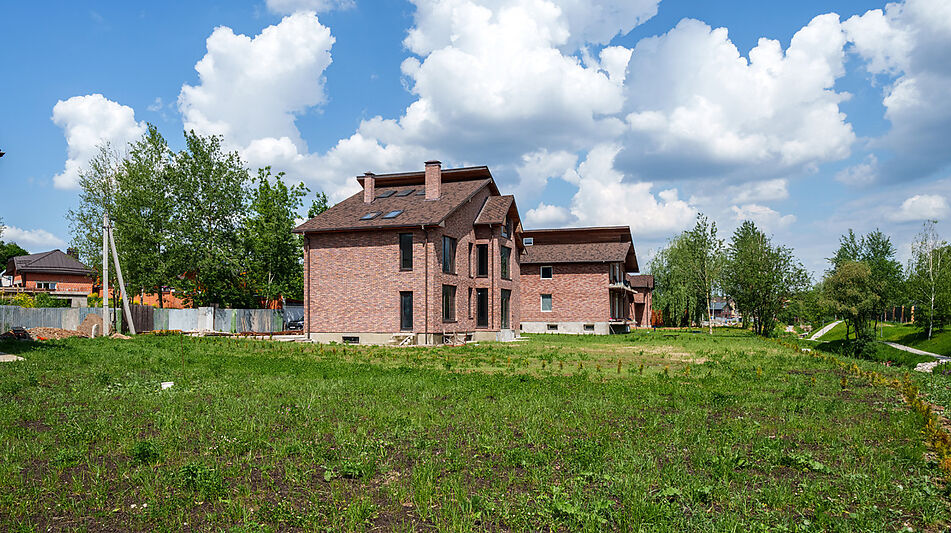 Дом на берегу в п. Вешки