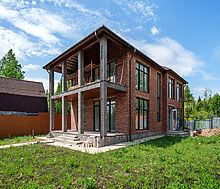 Дом на берегу в п. Вешки