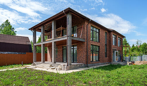 Дом на берегу в п. Вешки