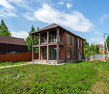 Дом на берегу в п. Вешки