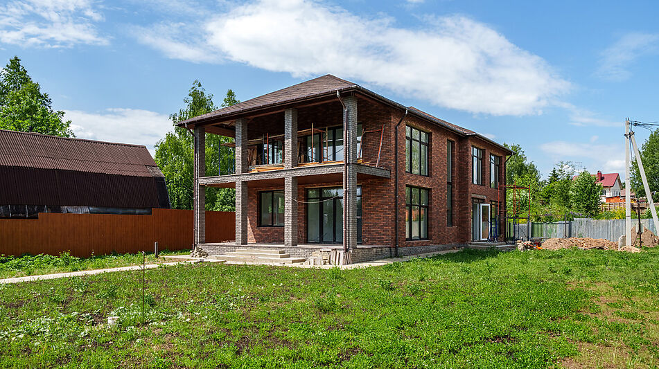 Дом на берегу в п. Вешки