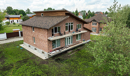 Дом на берегу в п. Вешки