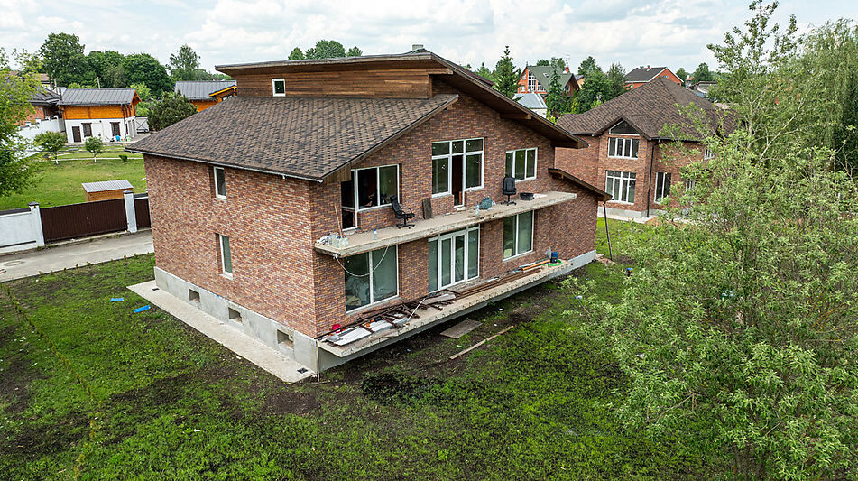 Дом на берегу в п. Вешки