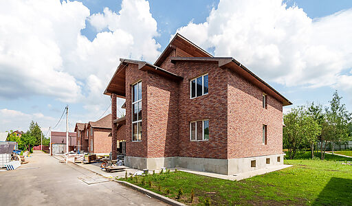 Дом на берегу в п. Вешки