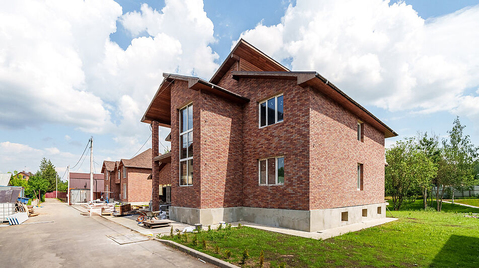 Дом на берегу в п. Вешки