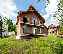 Дом на берегу в п. Вешки