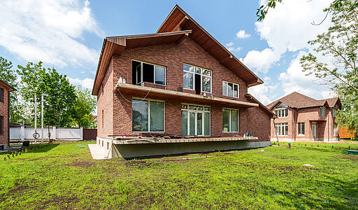 Дом на берегу в п. Вешки