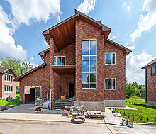 Дом на берегу в п. Вешки