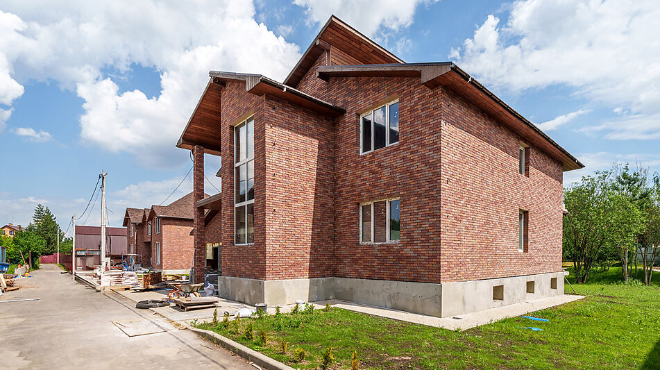 Дом на берегу в п. Вешки