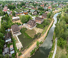 Дом на берегу в п. Вешки