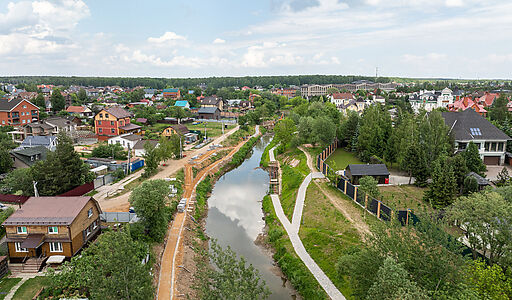 Дом на берегу в п. Вешки