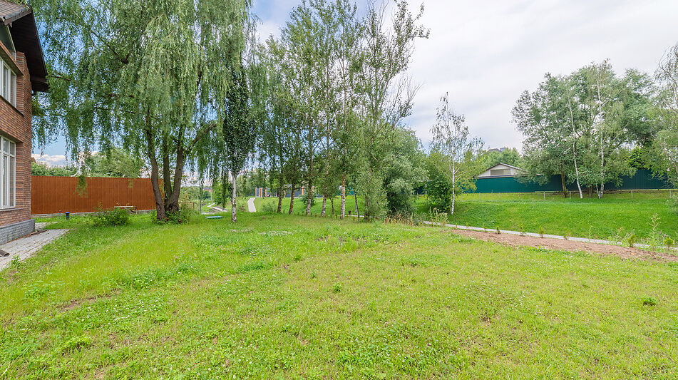 Дом на берегу в п. Вешки