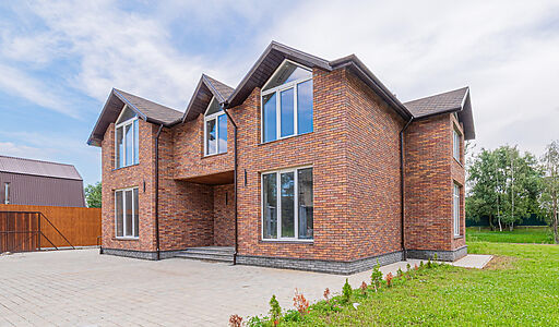 Дом на берегу в п. Вешки