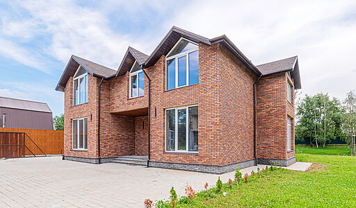 Дом на берегу в п. Вешки