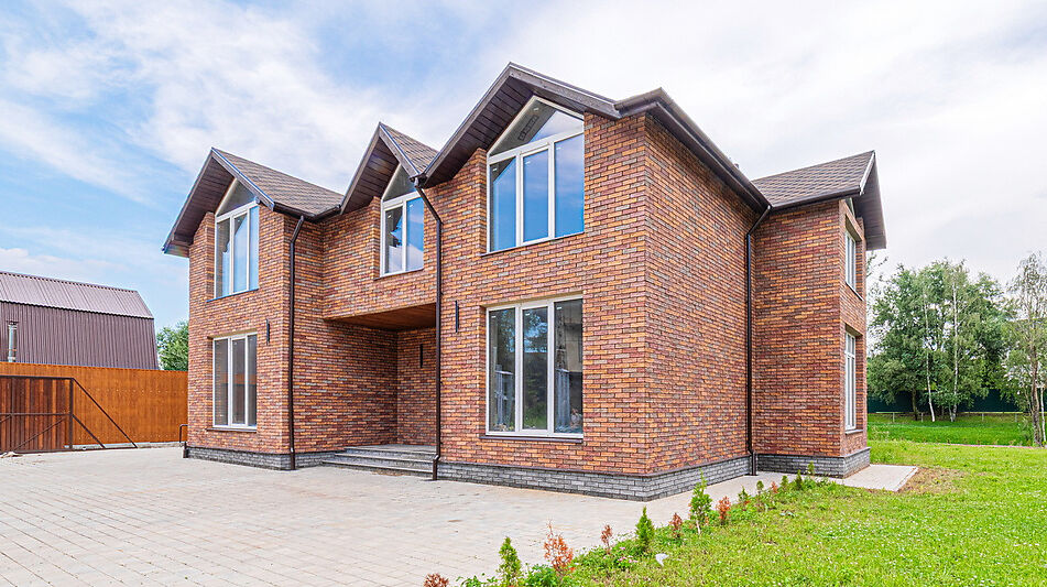 Дом на берегу в п. Вешки