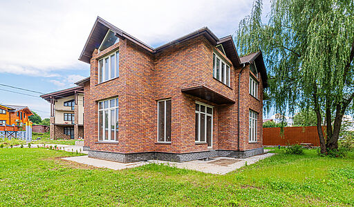 Дом на берегу в п. Вешки