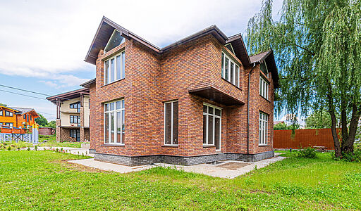 Дом на берегу в п. Вешки