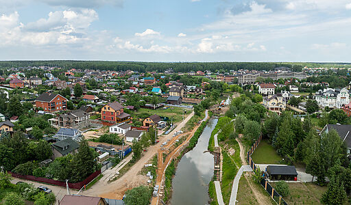 Дом на берегу в п. Вешки