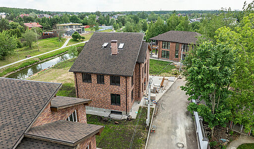 Дом на берегу в п. Вешки