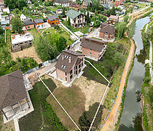 Дом на берегу в п. Вешки