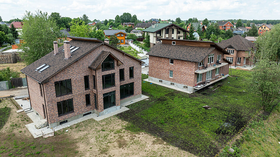 Дом на берегу в п. Вешки