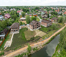 Дом на берегу в п. Вешки