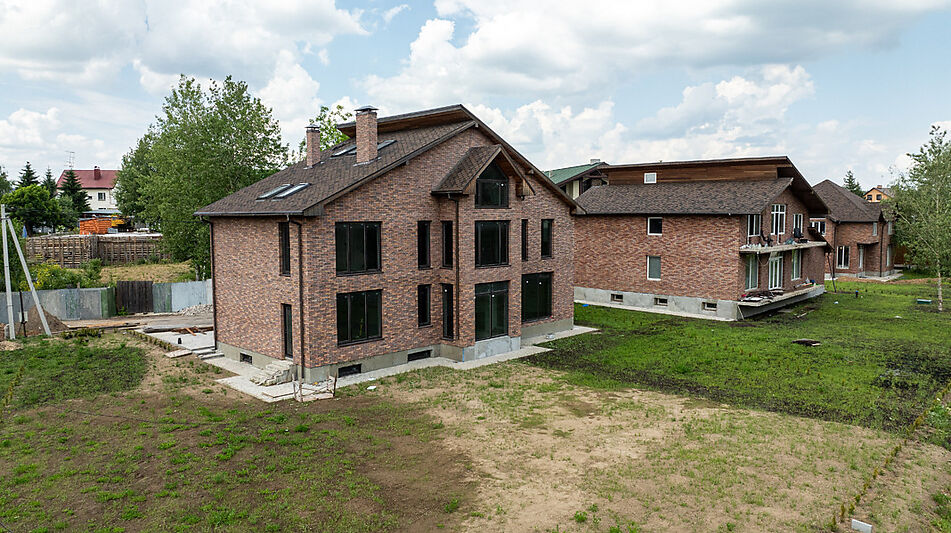 Дом на берегу в п. Вешки