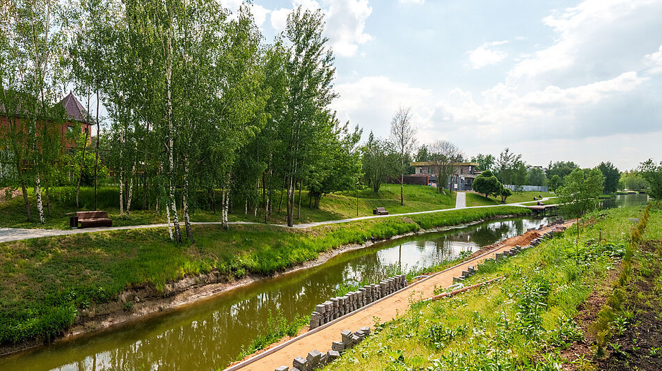 Дом на берегу в п. Вешки