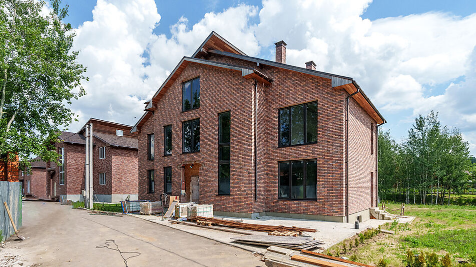 Дом на берегу в п. Вешки