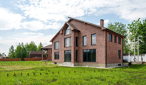 Дом на берегу в п. Вешки