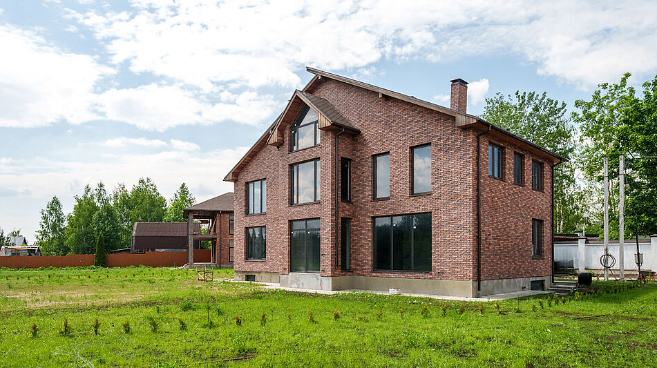 Дом на берегу в п. Вешки