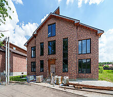 Дом на берегу в п. Вешки