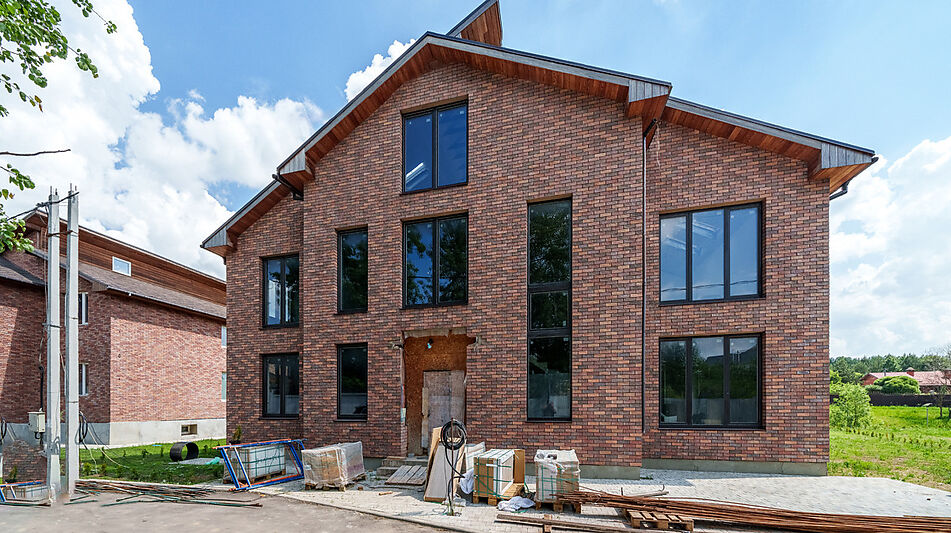 Дом на берегу в п. Вешки