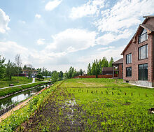 Дом на берегу в п. Вешки