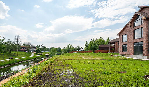 Дом на берегу в п. Вешки