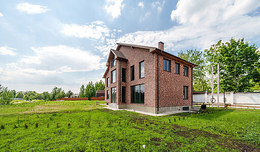 Дом на берегу в п. Вешки