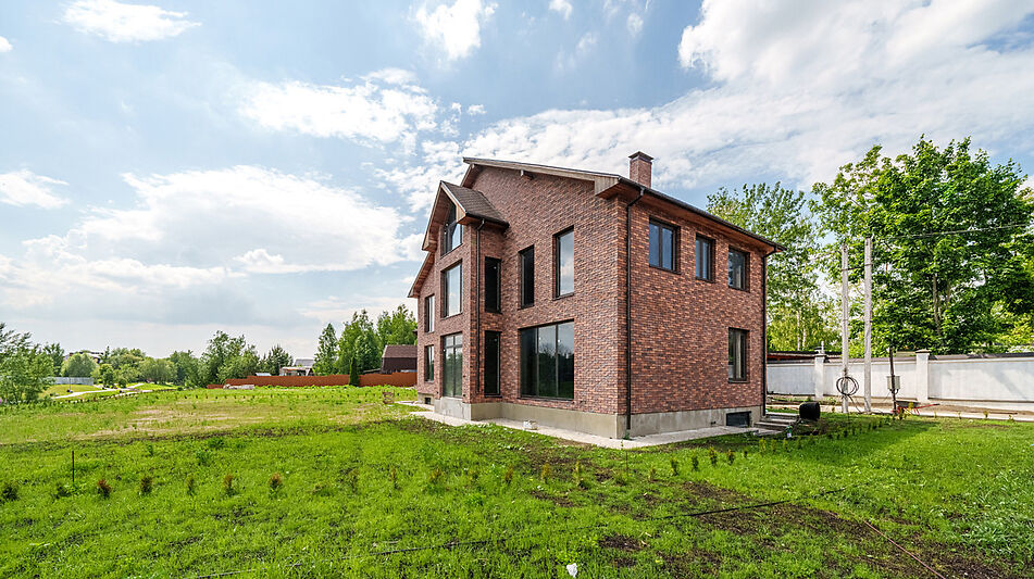 Дом на берегу в п. Вешки