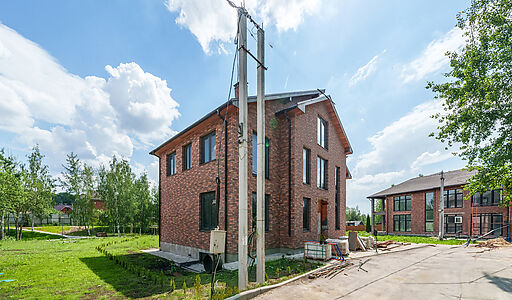 Дом на берегу в п. Вешки