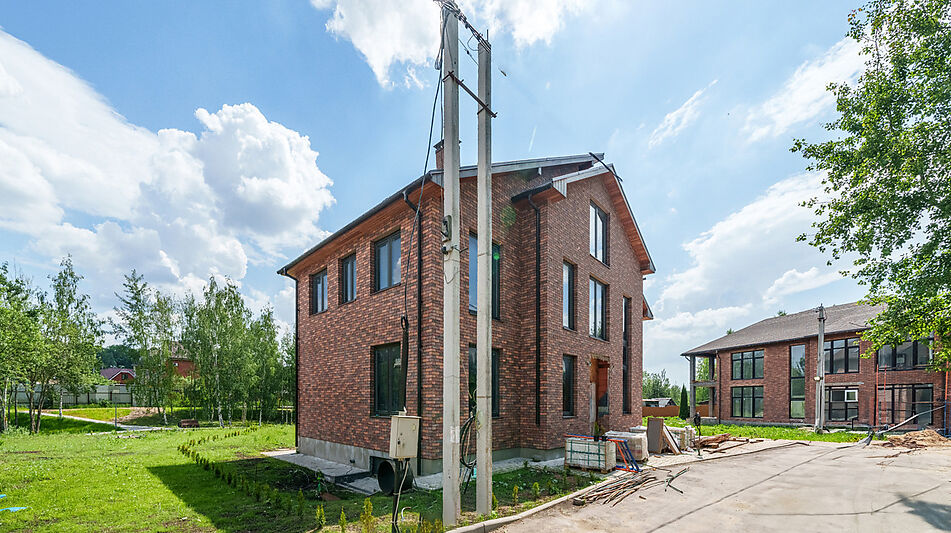 Дом на берегу в п. Вешки