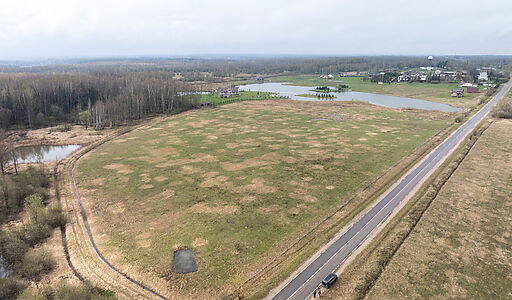 Земля на берегу озера в Можайске