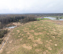Земля на берегу озера в Можайске