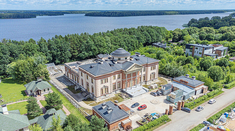 Дом у воды КП Лазурный берег