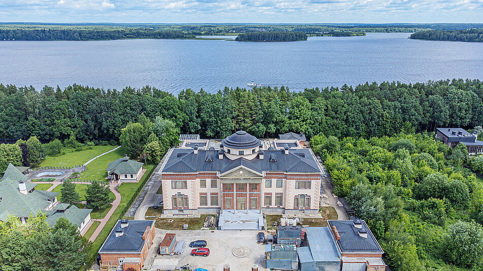 Дом у воды КП Лазурный берег