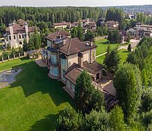 Вилла на берегу в поселке Пестово