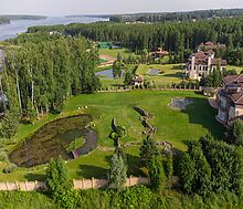 Вилла на берегу в поселке Пестово