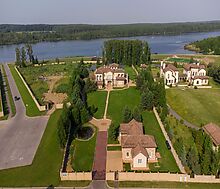 Вилла на берегу в поселке Пестово