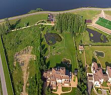 Вилла на берегу в поселке Пестово