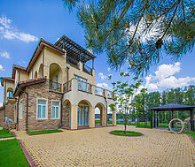 Вилла на берегу в поселке Пестово