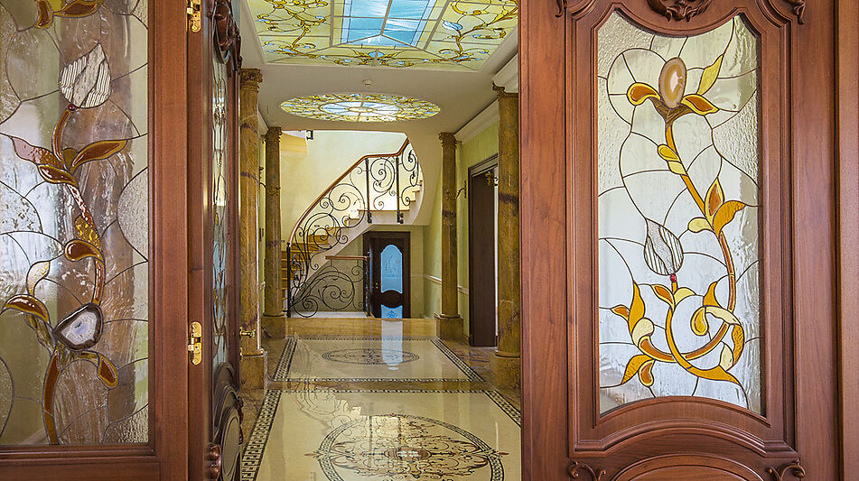 Вилла на берегу в поселке Пестово